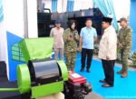 Aksi Lapangan di Malang: Dari Cek Paving Block Hasil Olahan Sampah, Presiden Prabowo Pimpin Panen Raya