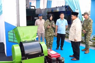 Aksi Lapangan di Malang: Dari Cek Paving Block Hasil Olahan Sampah, Presiden Prabowo Pimpin Panen Raya