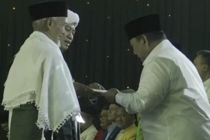 Presiden Prabowo Terima Hasil Ijtima Ulama di Harlah PKB : "Ini Bukan Cuma Hadiah, Tapi Perintah"