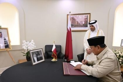 Presiden Prabowo Sambangi Kedubes Qatar, Beri Penghormatan Terakhir untuk Sheikh Hamad
