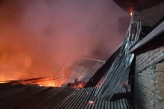 Sakit Hati Dilaporkan Istri ke Polisi, Pria di Sumsel Mengamuk Bakar 10 Rumah Tetangga