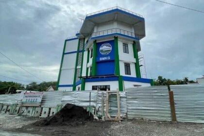 BMKG meresmikan Radar Cuaca S-Band pertama di Indonesia di Cilacap untuk memperkuat pemantauan cuaca dan sistem peringatan dini bencana.
