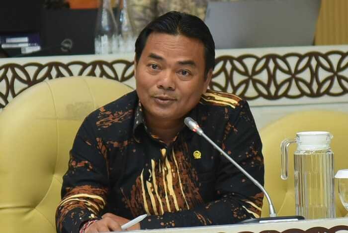 Anggota Komisi IV DPR RI I Ketut Suwendra meminta pemerintah memprioritaskan penyelamatan hasil panen ribuan petani tebu Register 44 Way Kanan tanpa mengganggu proses hukum.