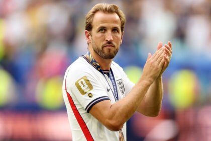 Harry Kane memberikan dukungan penuh kepada Thomas Tuchel meski Inggris gagal melaju ke final Piala Dunia 2026 setelah kalah dramatis dari Argentina.
