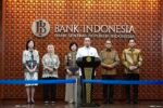 Pengunduran diri Perry Warjiyo sebagai Gubernur Bank Indonesia memicu pergantian kepemimpinan, namun pemerintah dan BI memastikan stabilitas moneter tetap terjaga.
