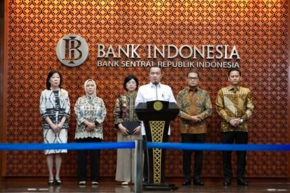 Pengunduran diri Perry Warjiyo sebagai Gubernur Bank Indonesia memicu pergantian kepemimpinan, namun pemerintah dan BI memastikan stabilitas moneter tetap terjaga.