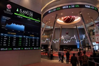 IHSG mengakhiri perdagangan sesi I di zona hijau setelah mendapat dukungan sentimen positif dari penguatan bursa Asia dan meningkatnya optimisme investor terhadap perkembangan negosiasi Amerika Serikat dan Iran.