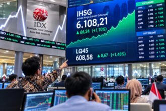 IHSG ditutup menguat ke level 6.108,21 disertai lonjakan indeks LQ45, mencerminkan optimisme investor terhadap pasar saham Indonesia.