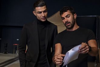 Cristiano Ronaldo memperluas karier ke Hollywood dengan debut sebagai aktor sekaligus produser eksekutif serial drama 'Day 1s'.