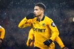 Curtis Jones dikabarkan semakin dekat meninggalkan Liverpool, sementara The Reds mulai bergerak memburu Joao Gomes dari Wolverhampton.