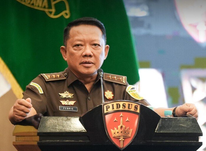 Febrie Adriansyah belum ditahan meski berstatus tersangka, sementara Kejaksaan Agung menunggu pelimpahan berkas penyidikan dari Kortastipidkor Polri.