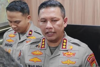 Polisi menangkap pria berinisial HSLT yang diduga menganiaya kekasihnya secara berulang di Cikarang Selatan, Kabupaten Bekasi.