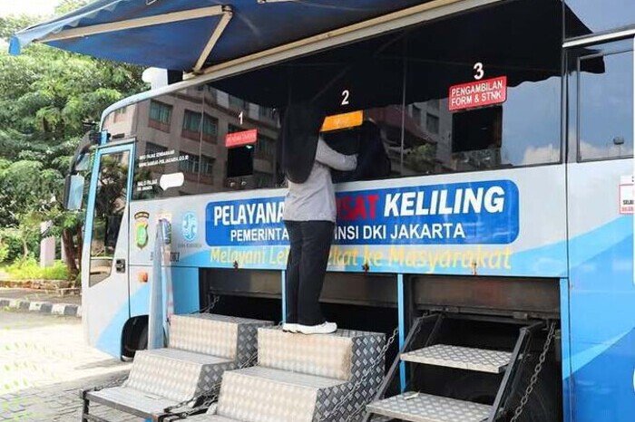 Samsat Keliling kembali hadir di 14 titik Jadetabek pada Kamis untuk melayani pembayaran pajak kendaraan tahunan dengan syarat dokumen lengkap.