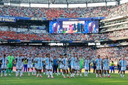 Argentina resmi mengamankan tiket otomatis ke Piala Dunia 2030 setelah FIFA menetapkannya sebagai salah satu negara tuan rumah peringatan 100 tahun turnamen.