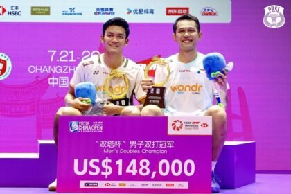 Fajar Alfian dan Muhammad Shohibul Fikri menjuarai China Open 2026 setelah menaklukkan pasangan nomor satu dunia sekaligus menyempurnakan raihan dua gelar beruntun.