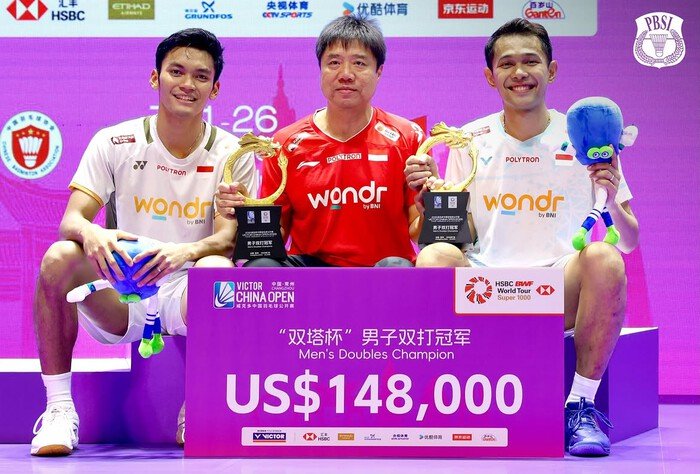 Fajar Alfian/Muhammad Shohibul Fikri mencetak sejarah dengan menyamai rekor Marcus/Kevin setelah menjuarai Japan Open dan China Open dalam dua pekan berturut-turut.