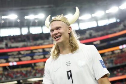 Erling Haaland kembali menjadi pahlawan Norwegia lewat gol menit ke-86 yang memastikan kemenangan 2-1 atas Pantai Gading sekaligus mengantar negaranya mencetak sejarah baru di Piala Dunia 2026.