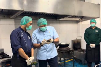 BGN melakukan sidak dini hari ke SPPG di Bogor untuk memastikan Program Makan Bergizi Gratis berjalan sesuai standar mutu, keamanan pangan, dan gizi.