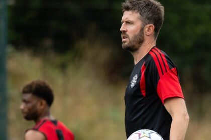 Michael Carrick mulai membentuk skuad ideal Manchester United dengan melepas empat pemain muda, sementara masa depan Marcus Rashford dan Joshua Zirkzee juga belum pasti.