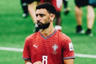 Bruno Fernandes menjadi sasaran kritik usai Portugal tersingkir dari Piala Dunia 2026. Tuduhan sabotase terhadap Cristiano Ronaldo memicu polemik di media sosial.