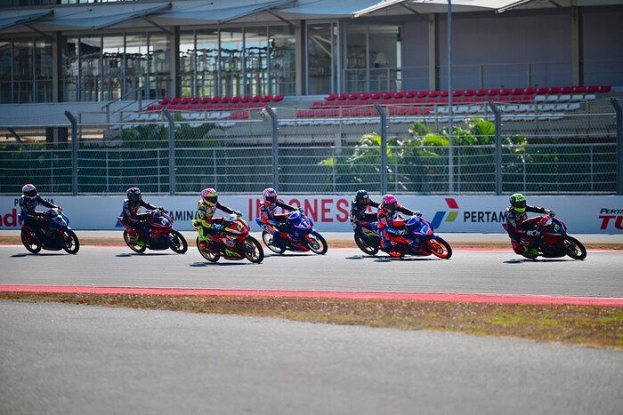 Pertamina Mandalika Racing Series menjadi wadah pembinaan pembalap muda Indonesia dengan membuka jalan menuju kompetisi balap motor tingkat Asia hingga dunia.