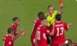 Aturan baru FIFA langsung memicu kontroversi setelah VAR mengubah keputusan wasit dan membuat Breel Embolo menerima kartu merah saat Argentina menghadapi Swiss.