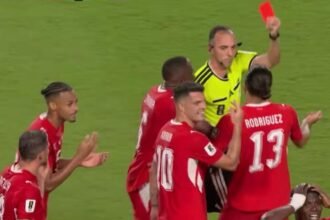 Aturan baru FIFA langsung memicu kontroversi setelah VAR mengubah keputusan wasit dan membuat Breel Embolo menerima kartu merah saat Argentina menghadapi Swiss.
