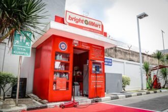 Pertamina Retail memperluas layanan SPBU COCO dengan pengisian nitrogen di Bright Olimart untuk membantu menjaga tekanan ban tetap ideal dan meningkatkan keselamatan berkendara.