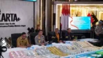 Polda Metro Jaya telah memeriksa 15 saksi dalam penyidikan tiga kasus dugaan korupsi bersama Kortastipidkor Polri, sementara penetapan tersangka masih menunggu kelengkapan alat bukti.