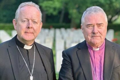 Pemimpin gereja di Armagh menyerukan penghormatan terhadap kebebasan beragama setelah muncul replika masjid di atas api unggun yang memicu kecaman luas.