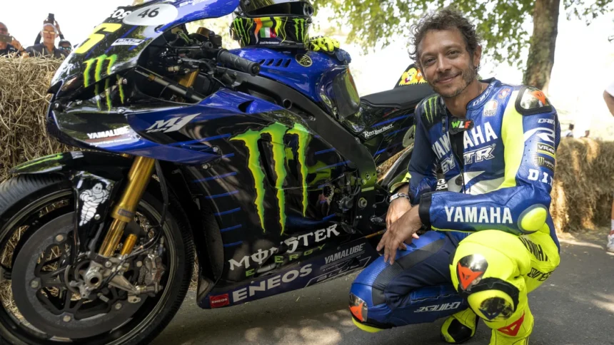 Emosional, Valentino Rossi Kembali Tunggangi Yamaha YZR-M1 Setelah 5 Tahun Pensiun