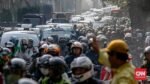 Sopir Main HP, Truk Crane Hantam JPO Tendean Bikin Jakarta Selatan Macet Total Hingga Malam