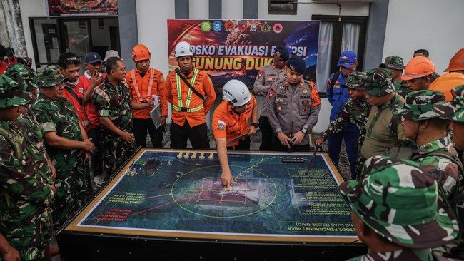 Terjebak di Tebing Terjal 25 Meter, 6 Mahasiswa Unhas Kelelahan dan Kram Berhasil Dievakuasi