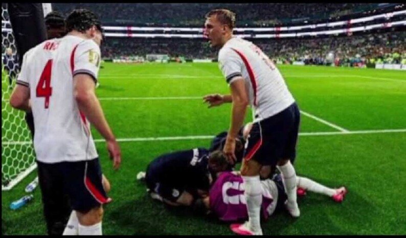 Kemenangan dramatis Inggris atas Meksiko di Piala Dunia dibayangi cedera serius Jordan Henderson yang harus dilarikan ke rumah sakit usai selebrasi.
