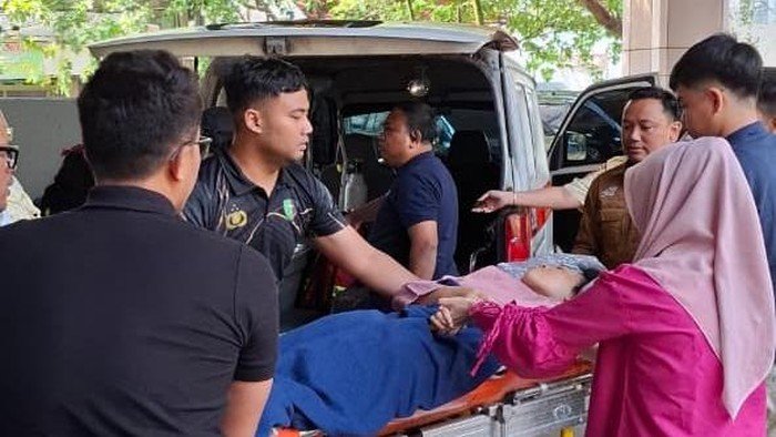 Alami Pendarahan Akibat Keguguran, Seorang Wanita Dievakuasi Cepat dari Stasiun Sawah Besar
