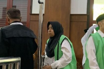 Sewa Ekskavator Tengah Malam, Wanita di Surabaya Nekat Robohkan Rumah Dinas Bea Cukai