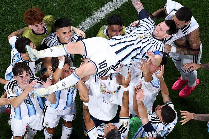 Argentina membalikkan ketertinggalan dua gol untuk menundukkan Mesir 3-2 dan memastikan tiket ke perempat final Piala Dunia 2026.