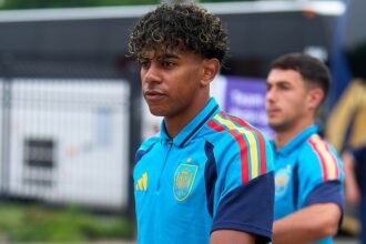 Badai petir membatalkan latihan terakhir Spanyol jelang final Piala Dunia 2026, sementara Argentina tetap berlatih usai penundaan.