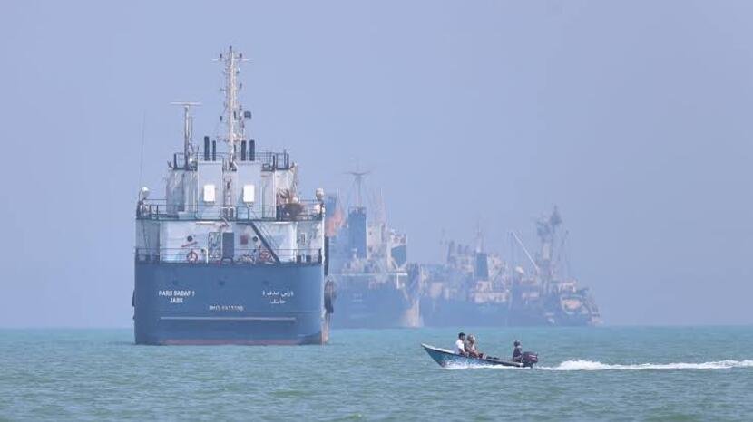 IRGC kembali mengguncang Selat Hormuz dengan serangan rudal ke kapal dagang saat negosiasi damai Iran dan Amerika Serikat masih berlangsung.