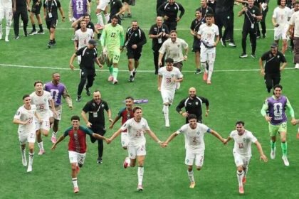 Azzedine Ounahi menjadi bintang kemenangan Maroko setelah mencetak dua gol saat Singa Atlas mengalahkan Kanada 3-0 dan melaju ke perempat final Piala Dunia 2026.