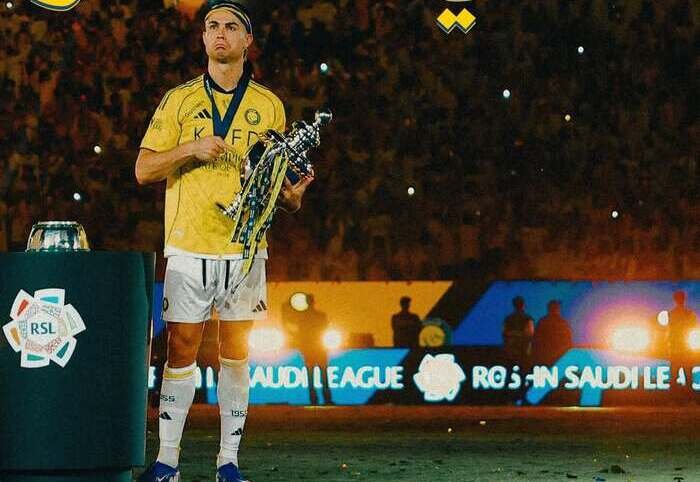 Cristiano Ronaldo kembali mencetak rekor dengan pendapatan hampir Rp12 triliun sejak bergabung bersama Al-Nassr dan menjadi ikon kebangkitan Saudi Pro League.