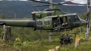 TNI Tembus Markas OPM Ugimba, Selamatkan Warga Terisolasi Pakai Helikopter