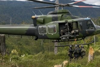 TNI Tembus Markas OPM Ugimba, Selamatkan Warga Terisolasi Pakai Helikopter