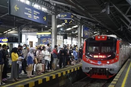 Antisipasi Lonjakan Pulang Pesta Rakyat HUT RI, KAI Commuter Tambah Perjalanan Hingga Dini Hari