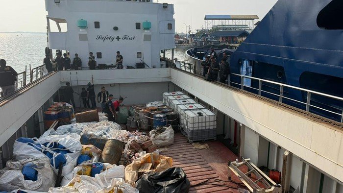 BNN Sita 2,6 Ton Narkotika Cair di Kapal MV Ocean Porter