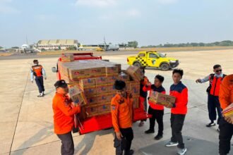 Percepat Penanganan Darurat Gempa NTT, BNPB Kirim Logistik Lewat Udara & Laut