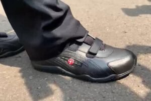 BRIN Pamerkan Sepatu Lokal Rp75 Ribuan di Istana