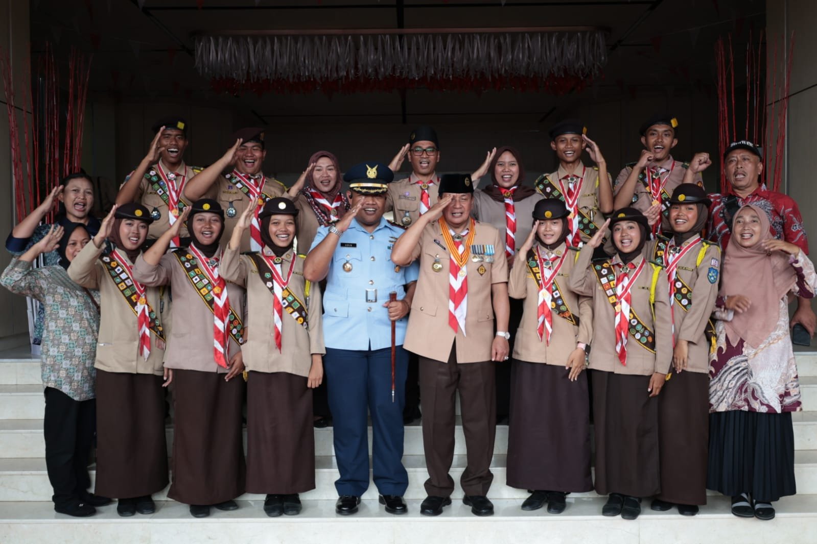 Bupati Tangerang Harapkan Anggota Pramuka Jadi Pemimpin Masa Depan yang Tangguh 2 Bupati Tangerang Moch. Maesyal Rasyid mendorong anggota Pramuka untuk bersiap menjadi calon pemimpin masa depan yang berkarakter kuat.