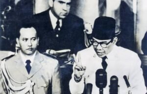 Catatan 8 Agustus: Deklarasi ASEAN, Skandal Nixon, hingga Pilgub DKI