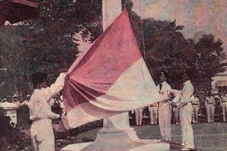 Bendera Pusaka Merah Putih (Foto: Wikimedia Commons/Indonesian Affairs Vol. 3 Issue 8, Agustus 1953)